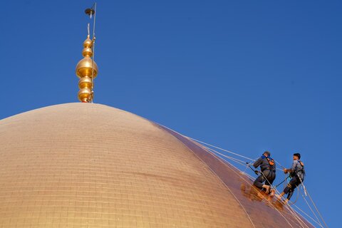 شست‌وشوی گنبد امامین عسکریین (ع)