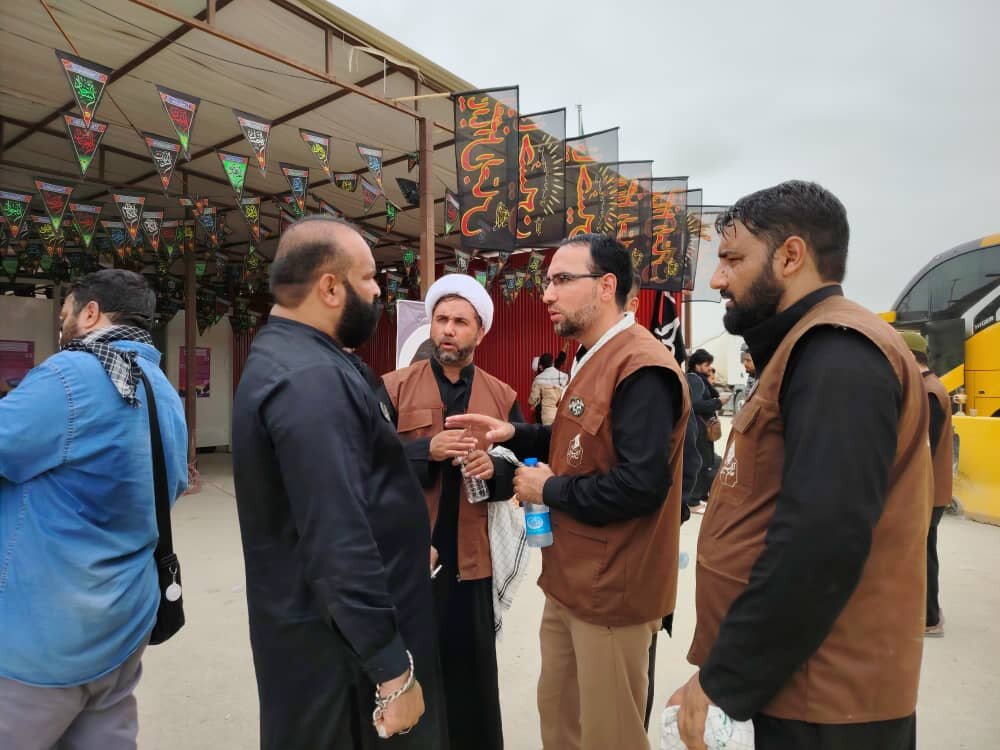 جامعہ روحانیت بلتستان کے تحت علماء اور طلباء پاک-ایران اور ایران-عراق بارڈرز پر زائرین کی خدمت میں مصروف+تصاویر