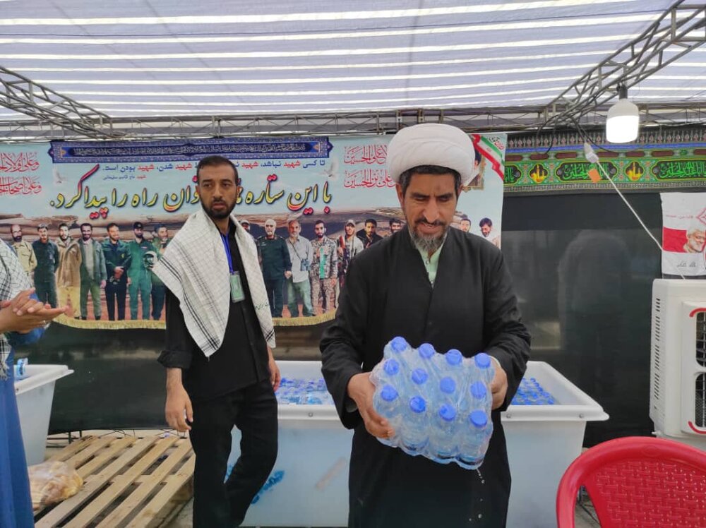 جامعہ روحانیت بلتستان کے تحت علماء اور طلباء پاک-ایران اور ایران-عراق بارڈرز پر زائرین کی خدمت میں مصروف+تصاویر