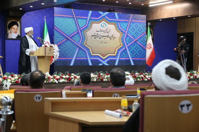 پهلوانیان جایگزین لطفینیاسر در صداوسیما قم شد / آیت الله حسینی بوشهری: رسانه ملی خود را بروزرسانی کند