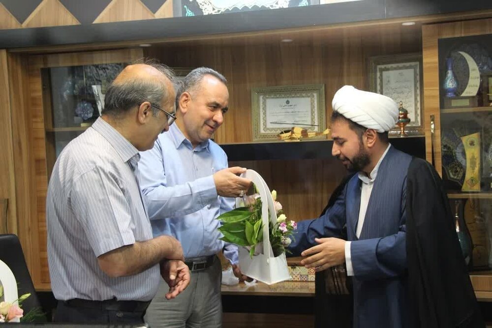 دو تن از آزادگان مرکز آموزش شهید وطن پور اصفهان تجلیل شدند