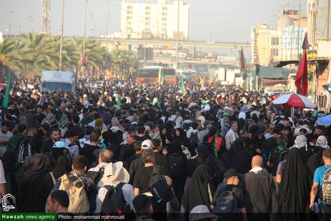 photos/Le sanctuaire d'Amirul Momineen Ali (AS) est rempli de pèlerins Hosseini