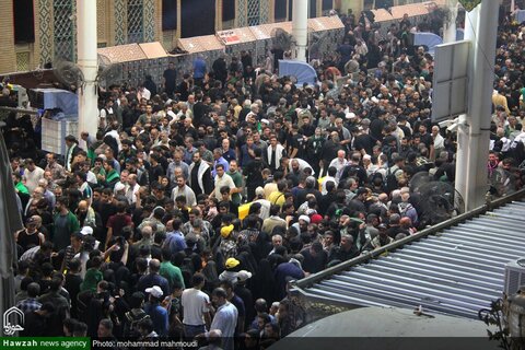 photos/Le sanctuaire d'Amirul Momineen Ali (AS) est rempli de pèlerins Hosseini