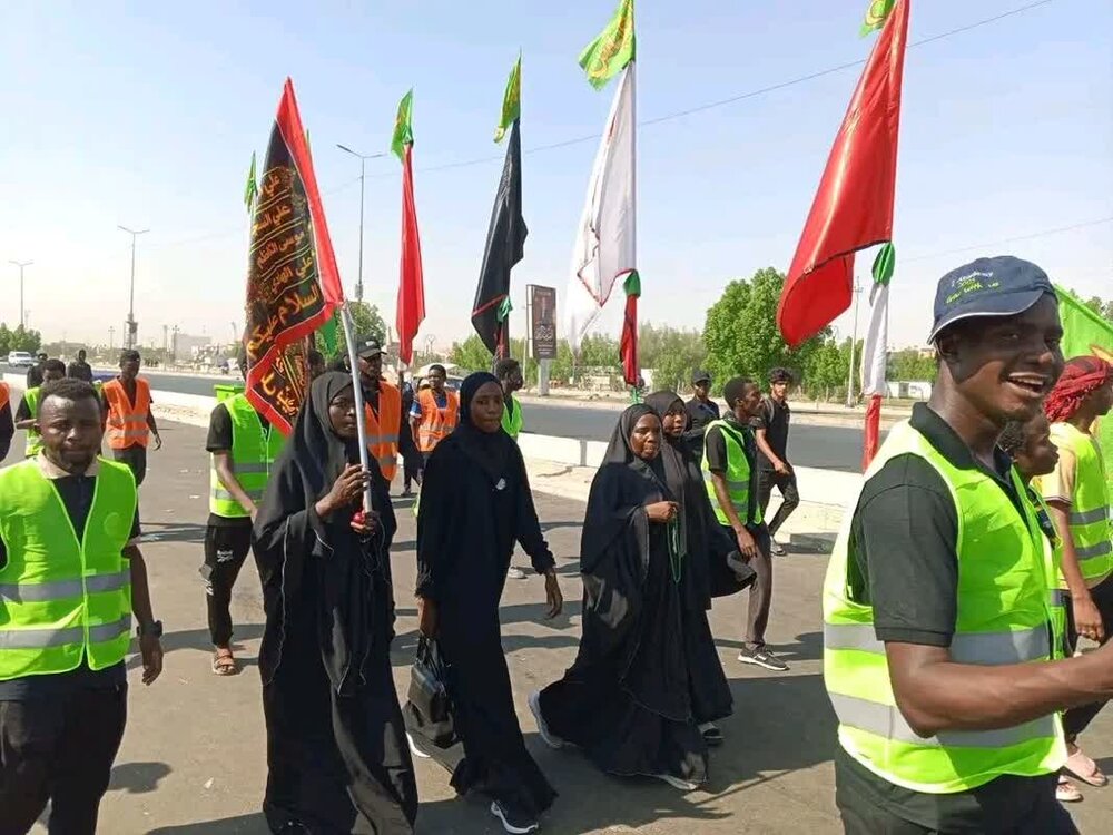 آغاز پیاده روی اربعینی توسط جمعی از طلاب نیجریه ای+ تصاویر