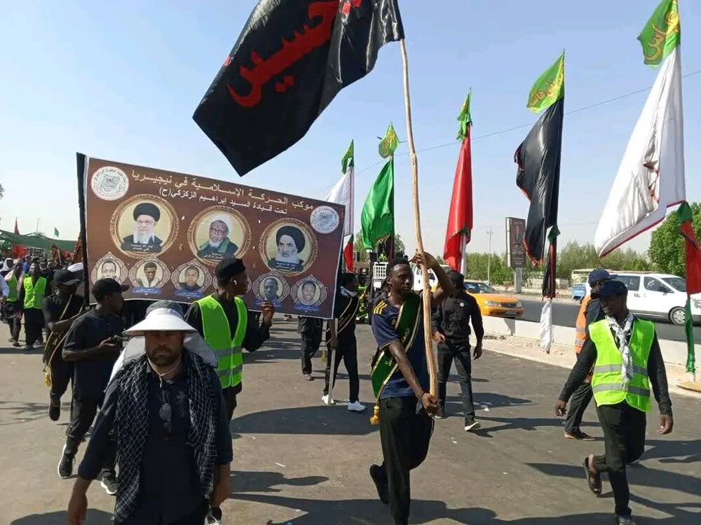 آغاز پیاده روی اربعینی توسط جمعی از طلاب نیجریه ای+ تصاویر