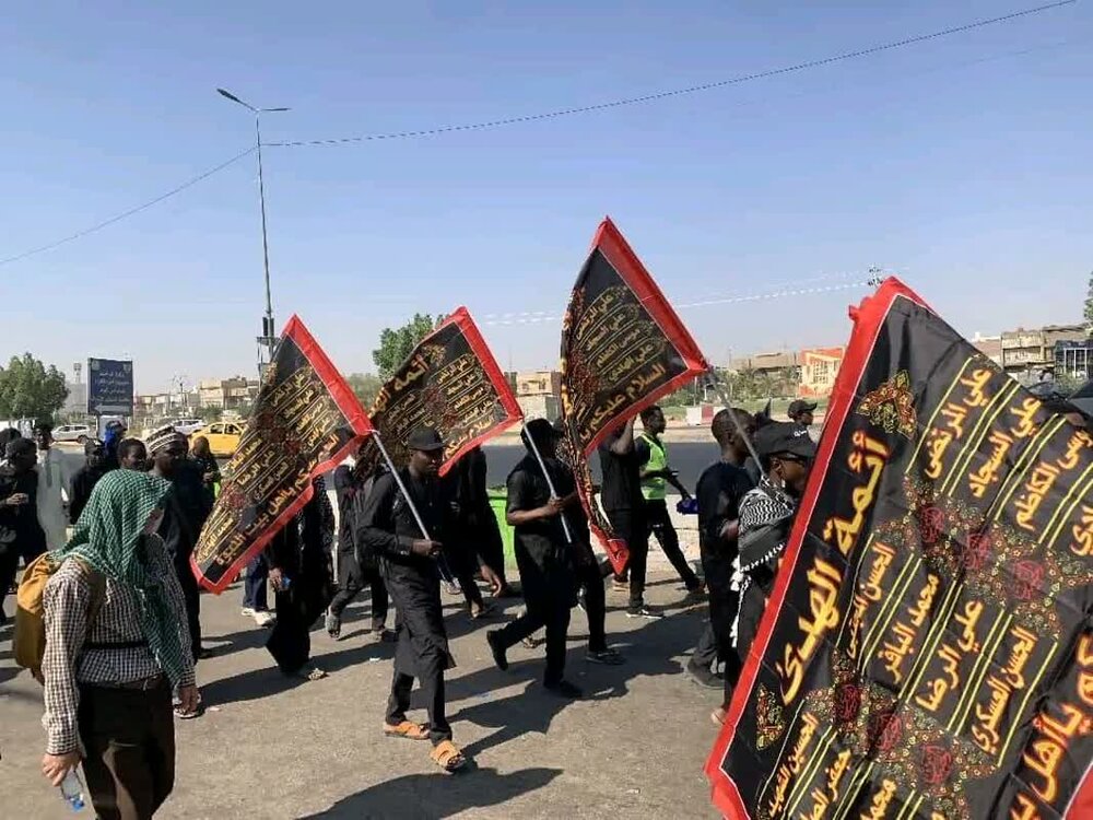 آغاز پیاده روی اربعینی توسط جمعی از طلاب نیجریه ای+ تصاویر