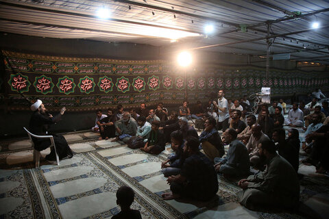 photos/Servir les habitants de Qom aux pèlerins pakistanais au sanctuaire de Hazrat Masoumeh (PSL).