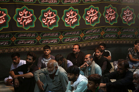 photos/Servir les habitants de Qom aux pèlerins pakistanais au sanctuaire de Hazrat Masoumeh (PSL).