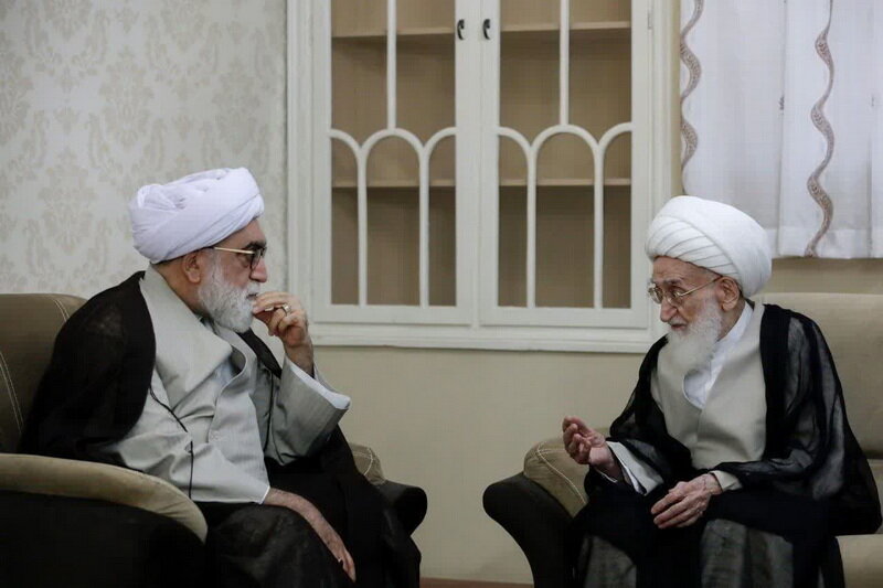دیدار امام جمعه مشهد و تولیت آستان قدس رضوی با آیتالله العظمی نوری همدانی