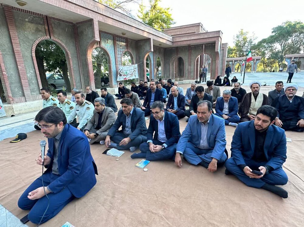 برگزاری آیین غبار روبی مزار شهدا در آستانه هفته دولت در چناران+ عکس