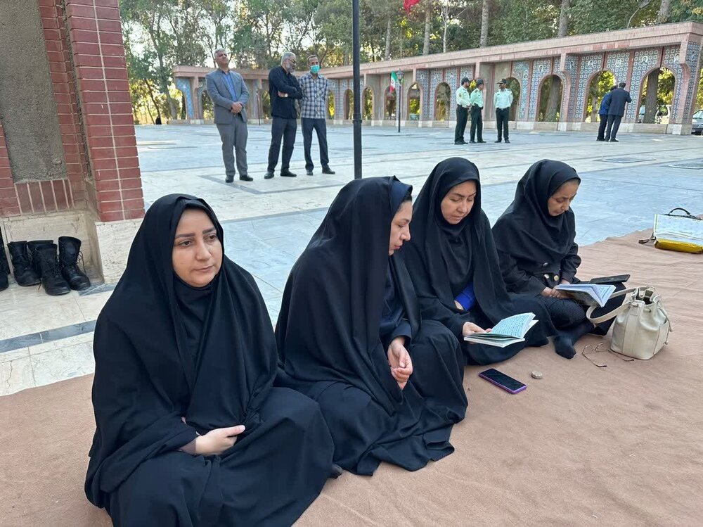 برگزاری آیین غبار روبی مزار شهدا در آستانه هفته دولت در چناران+ عکس