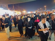 بالصور/ امام جمعة النجف الاشرف يشارك الجموع المليونية في المسير الى كربلاء