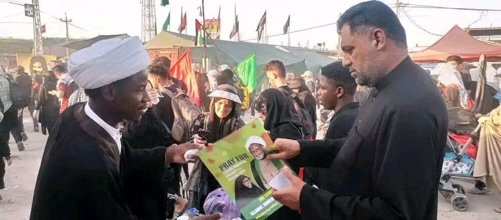 شیعیان نجیریه در مسیر راه پیمایی اربعین موکب زدند + تصاویر