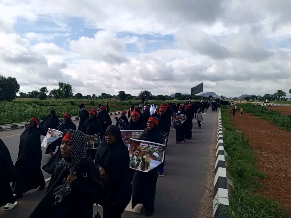 محبین امام حسین علیه السلام در نیجریه حماسه اربعینی خلق کردند + تصاویر