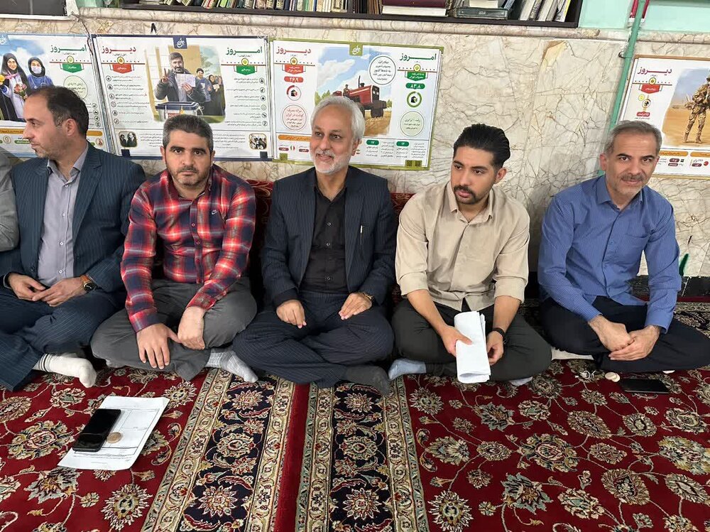 نشست خدمت به همت مدیران چناران در مصلی نماز جمعه+عکس