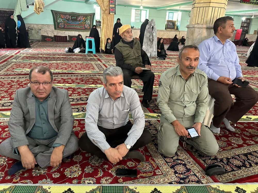 نشست خدمت به همت مدیران چناران در مصلی نماز جمعه+عکس