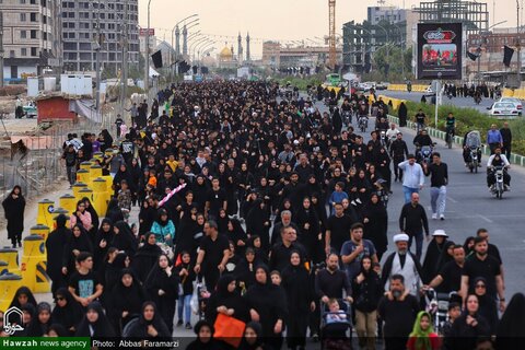 Photos/ La marche des fans de l'Imam Hussain (psl) à l'occasion d'Arbaeen à Qom