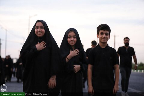 Photos/ La marche des fans de l'Imam Hussain (psl) à l'occasion d'Arbaeen à Qom