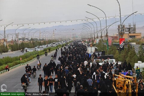 Photos/ La marche des fans de l'Imam Hussain (psl) à l'occasion d'Arbaeen à Qom