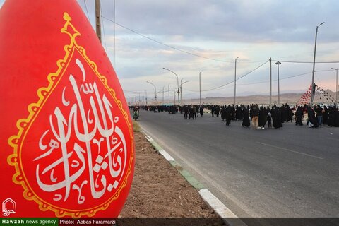 Photos/ La marche des fans de l'Imam Hussain (psl) à l'occasion d'Arbaeen à Qom