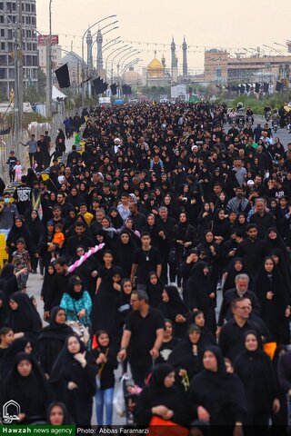 Photos/ La marche des fans de l'Imam Hussain (psl) à l'occasion d'Arbaeen à Qom