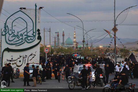 Photos/ La marche des fans de l'Imam Hussain (psl) à l'occasion d'Arbaeen à Qom