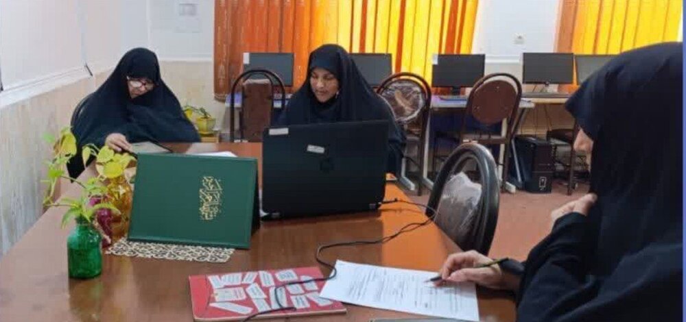 دفاع از پایاننامه «بررسی سبک زندگی اسلامی بانوان با رویکرد فقهی» در بندرعباس