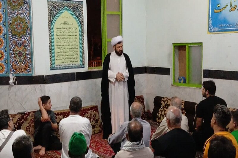 فعالیت فرهنگی روحانی جهادی در موکب الشهداء کنگاور