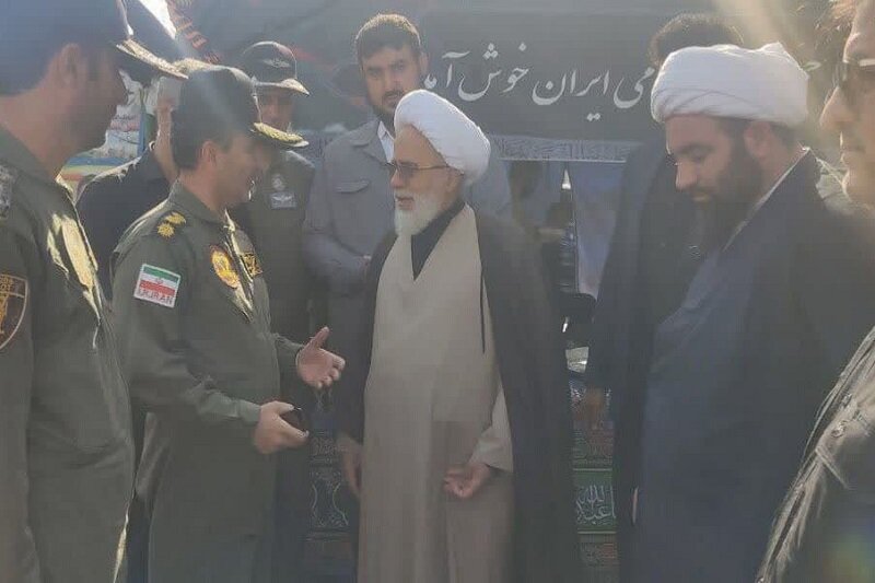 فعالیت موکبی به یاد شهدای هوانیروز کرمانشاه به زائران اربعین +عکس