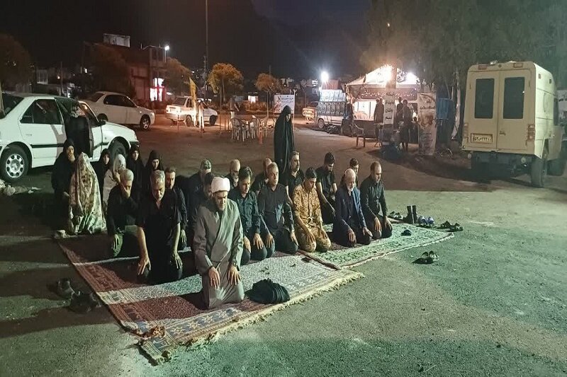 فعالیت موکبی به یاد شهدای هوانیروز کرمانشاه به زائران اربعین +عکس