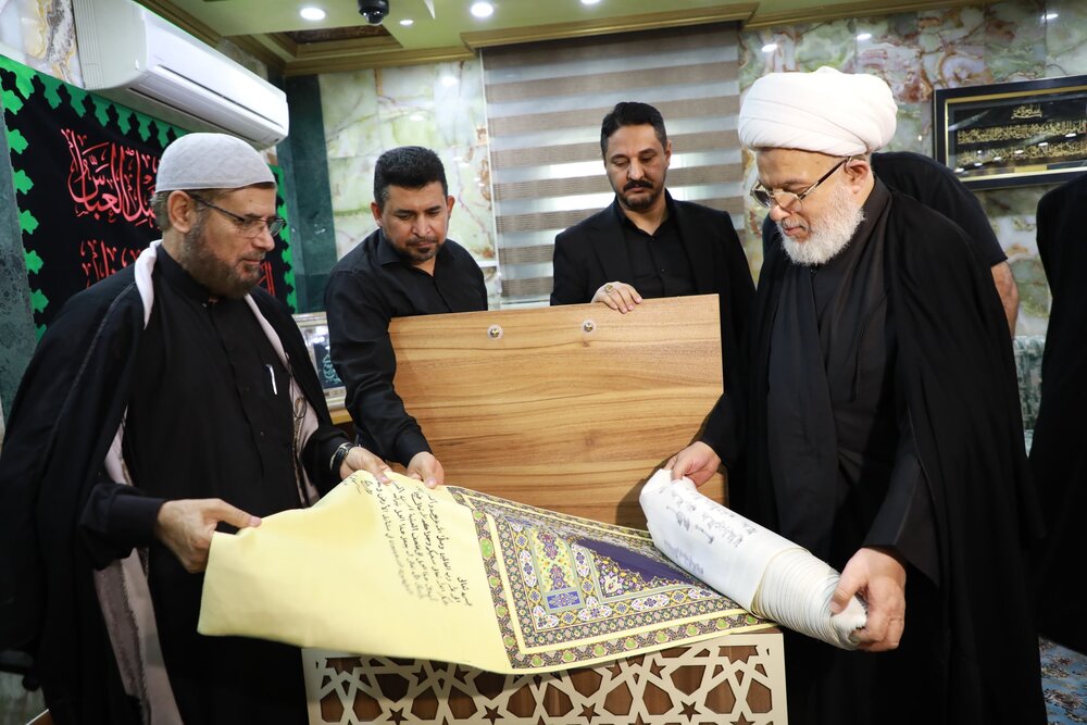 अरबईन के मौके पर 5 हज़ार से ज़्यादा ज़ायरीन अपने हाथों से कुरान लिखें।फोटो