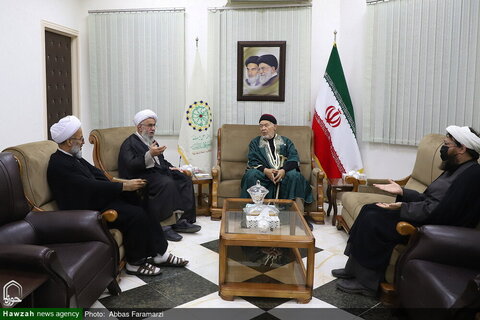 Photos/ Rencontre de Seyyed Mohammad Tijani Samavi avec le secrétaire général de l'Assemblée mondiale d'Ahl al-Bayt (que la paix soit sur lui)