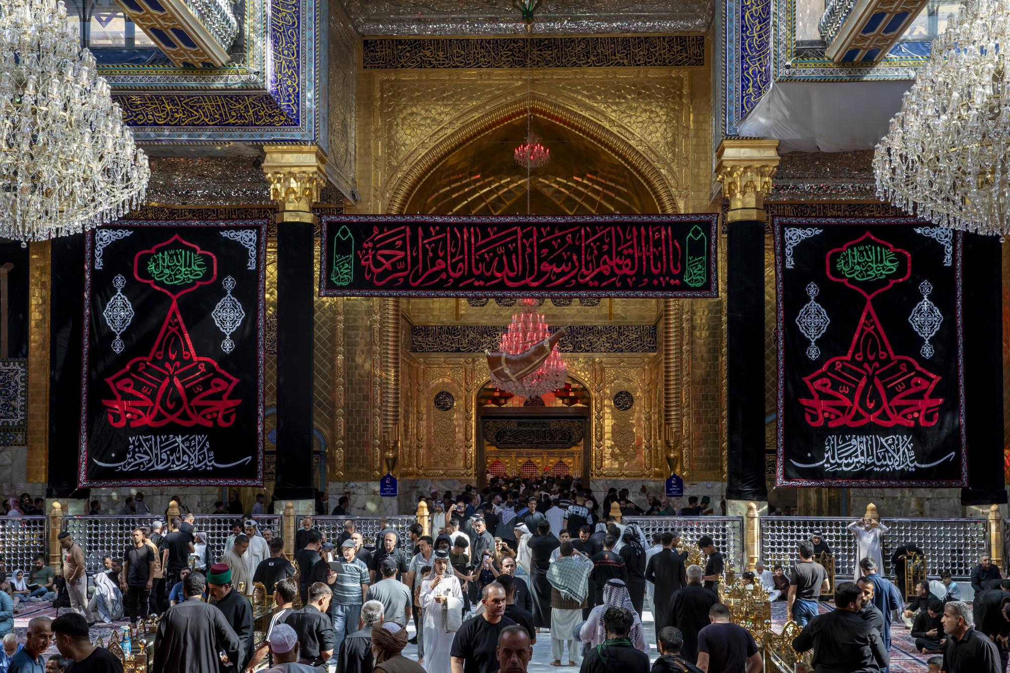 Imam Hussain Shrine covered in black on eve of Prophet's Demise Anniv.