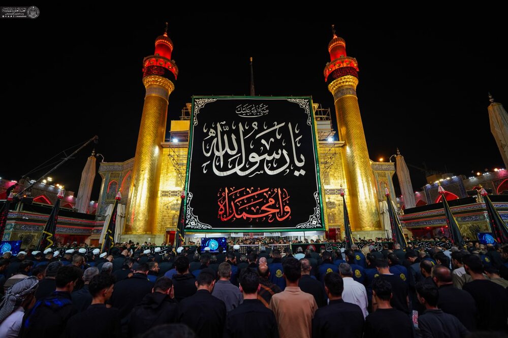 Mourning Flag Hoisted at Najaf Holy Shrine on Prophet's Demise Anniversary