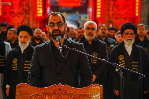 photos/Installation d'une inscription de deuil à l'occasion du décès du Prophète (PSL) dans le sanctuaire de l'Imam Ali (AS)