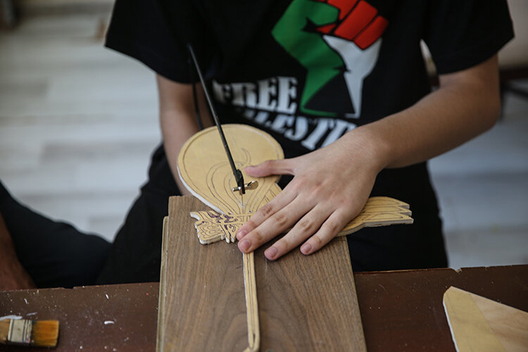 اهدای درآمد حاصل از فروش تابلوها به مردم غزه توسط دانش آموز ترکیه ای