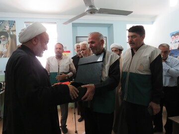 تصاویر/ دیدار خادمیاران کانون خدمت رضوی با امام جمعه برازجان