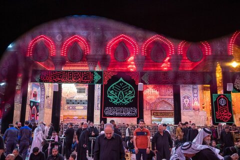 photos/Le sanctuaire de l'Imam Hussein (AS) était recouvert de noir à la veille  du décès du Saint Prophète (PSL).