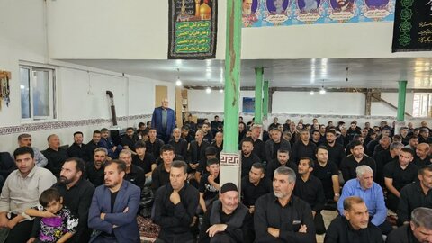 تصاویر/ عزاداری آخر ماه صفر با سخنرانی نماینده ولی فقیه در کردستان در مسجد روستای «شیرین بلاغ» بیجار