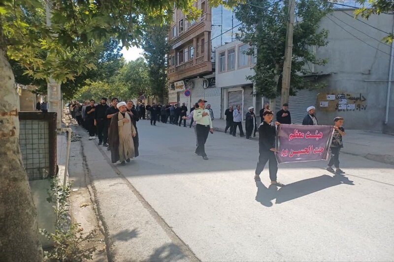 حرکت دستههای عزاداری در روز رحلت پیامبر(ص) در هرسین برگزار شد+عکس