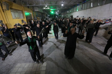 تصاویر/ تجمع هیئات مذهبی در گلزار شهدای رهنان اصفهان در شب شهادت امام رضا (ع)