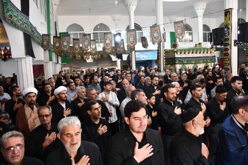 تصاویر/ مراسم عزاداری و سخنرانی به مناسبت سالروز شهادت حضرت امام رضا (ع) در بقعه متبرکه شیخ نوایی خوی