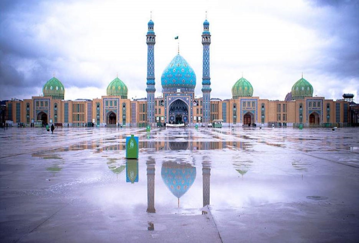 خدمت‌رسانی به زائران غیرایرانی در مسجد مقدس جمکران