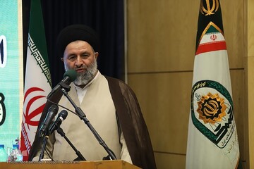 می‌خواهیم جامعه انتظامی، نورانی و قرآنی شود