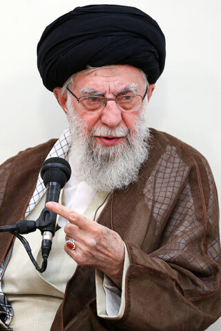 تصاویر/ دیدار دست‌اندرکاران کنگره ملی شهدای استان کهگیلویه و بویراحمد با رهبر معظم انقلاب