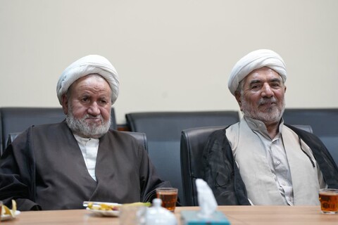 تصاویر/نشست صمیمی امام جمعه با روحانیون پیشکسوت شهرستان فردیس