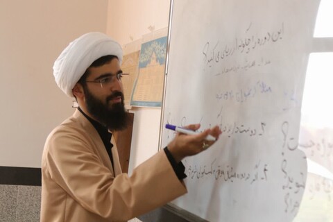 تصاویر / برگزاری دوره میثاق طلبگی در همدان-2