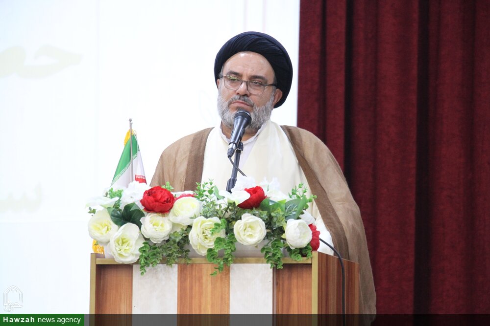 پای خدمت به مردم ایستاده‌ایم