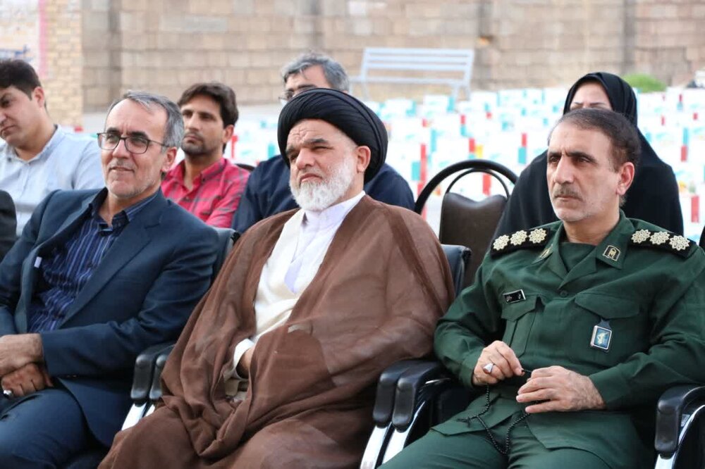 توزیع ۶۰۰ بسته لوازم تحریر در بین دانش‌آموزان مددجوی شهرستان دهلران