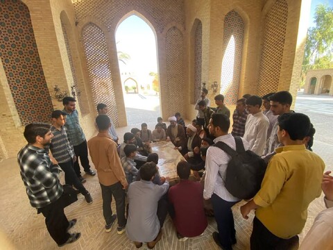 تجدید عهد طلاب مدرسه علمیه امام صادق علیه السلام اردکان با شهدا